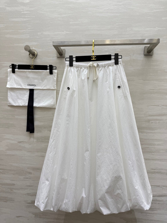 C 25 Medieval Flower Pod Half Skirt (Black & White)