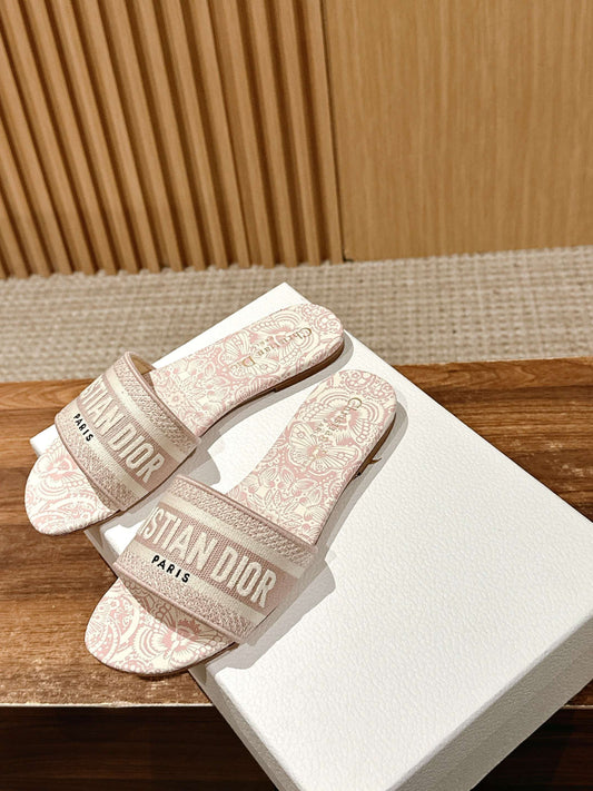 D 25 Spring/Summer New Embroidery Slippers