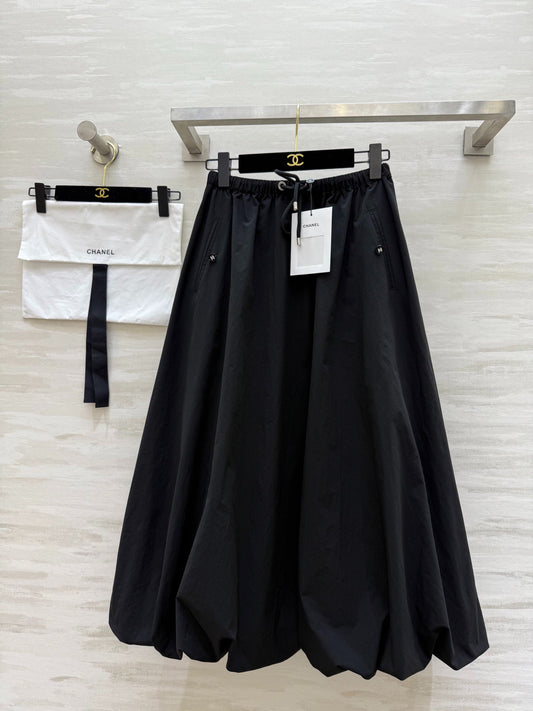 C 25 Medieval Flower Pod Half Skirt (Black & White)