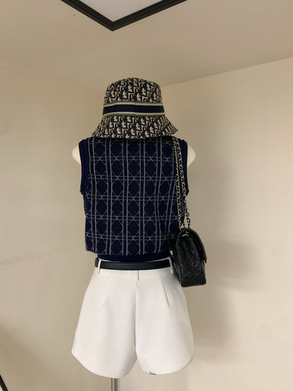 D 25 Bow Tie Knit Vest