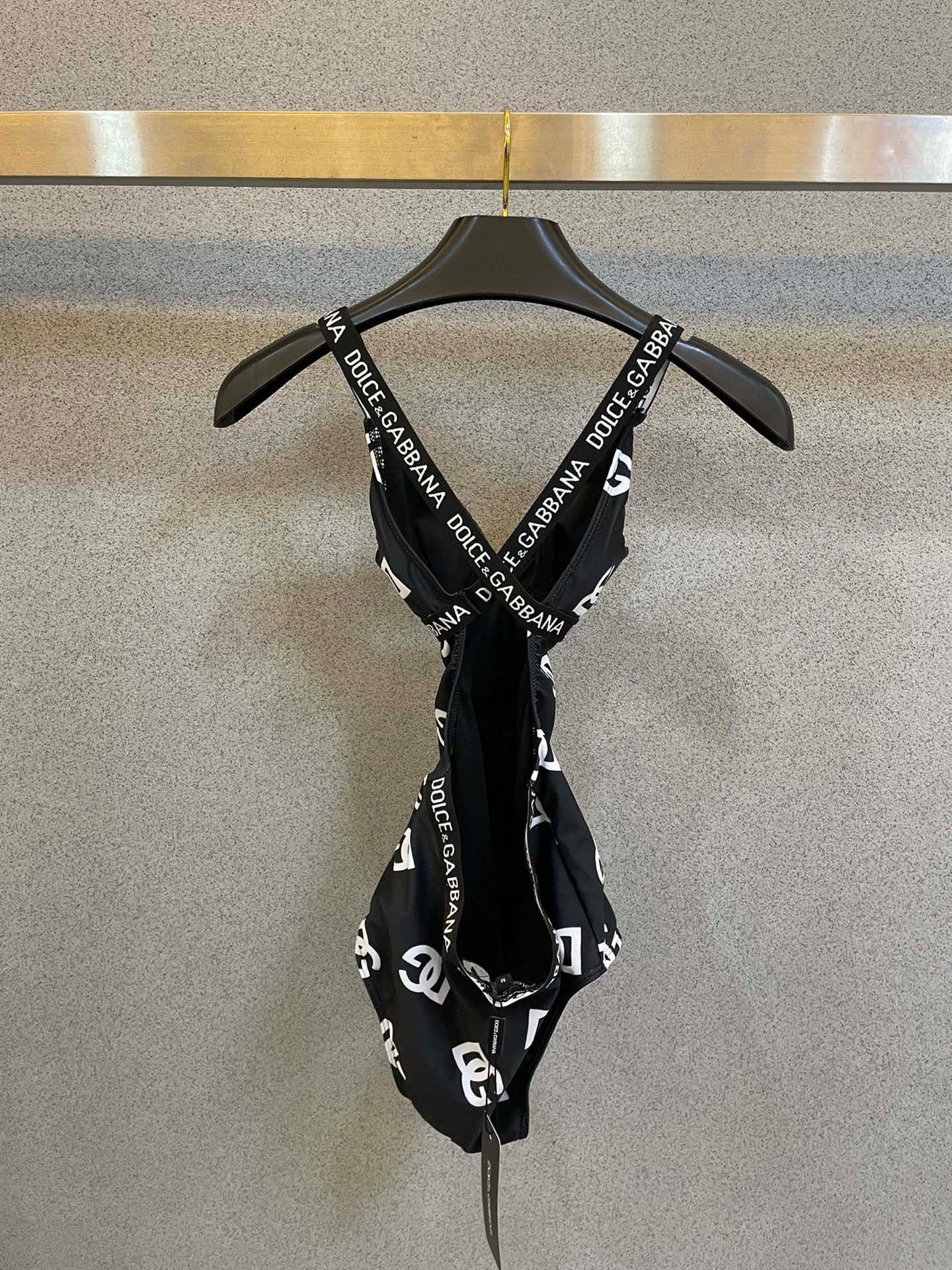 DO 25 New Letters Print One-piece Swimsuit