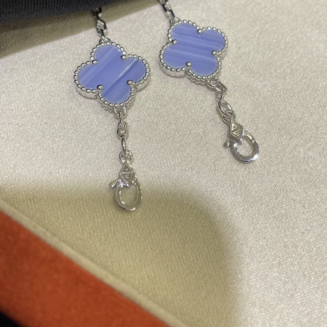 Four-leaf clover, amethyst, five-flower bracelet.