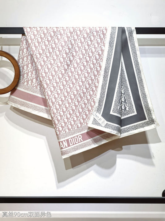 D 25 Double-sided, full-printed silk scarf