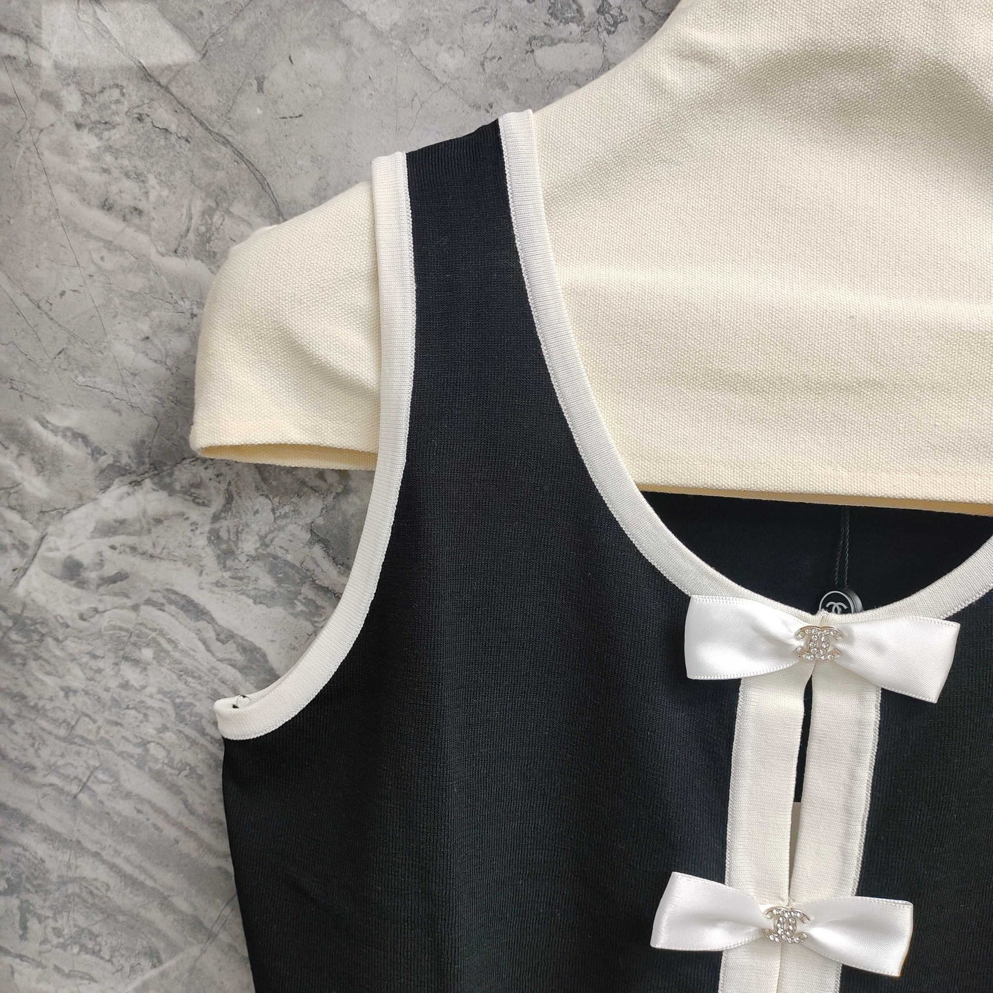 C 25 Black and White Color Clash Bow Knit Vest