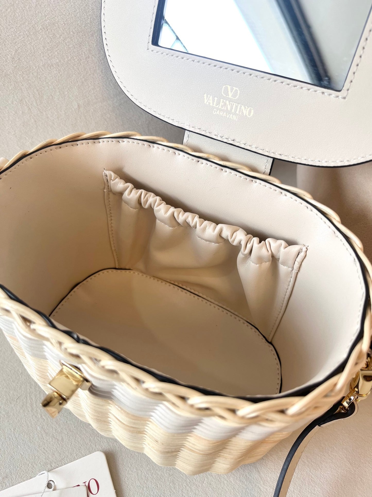 V 25 Wicker cosmetic case bag.