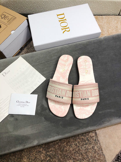 D 25 Spring/Summer New Embroidery Slippers