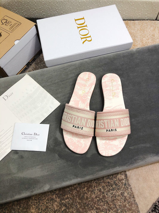 D 25 Spring/Summer New Embroidery Slippers