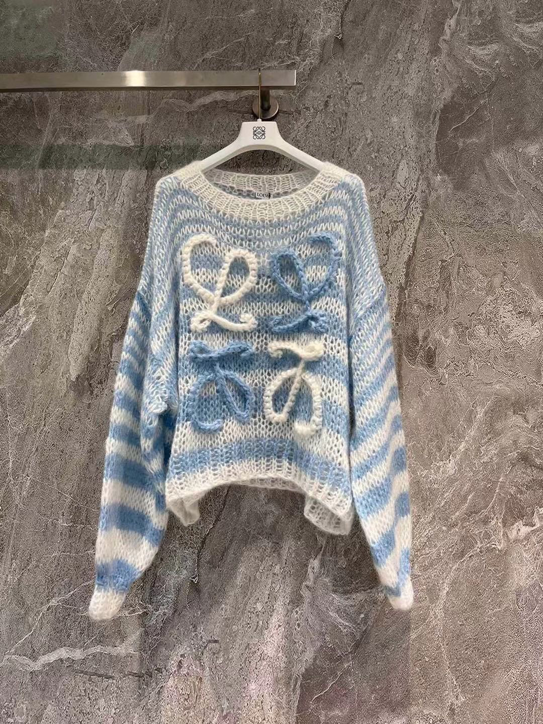 LO 25 Lightweight blended blue mohair sweater