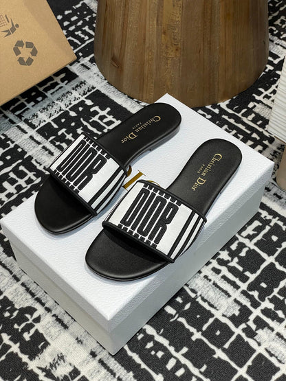 D 25 Spring/Summer New Embroidery Slippers