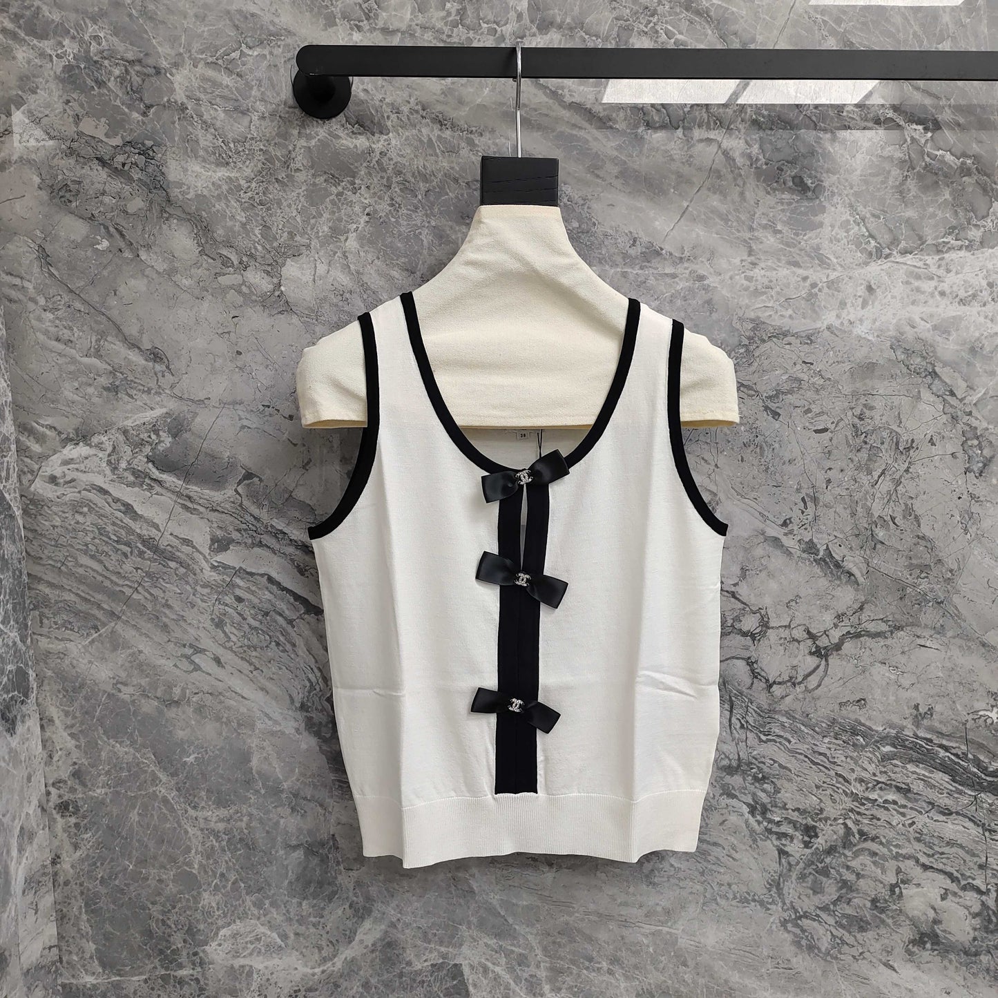 C 25 Black and White Color Clash Bow Knit Vest