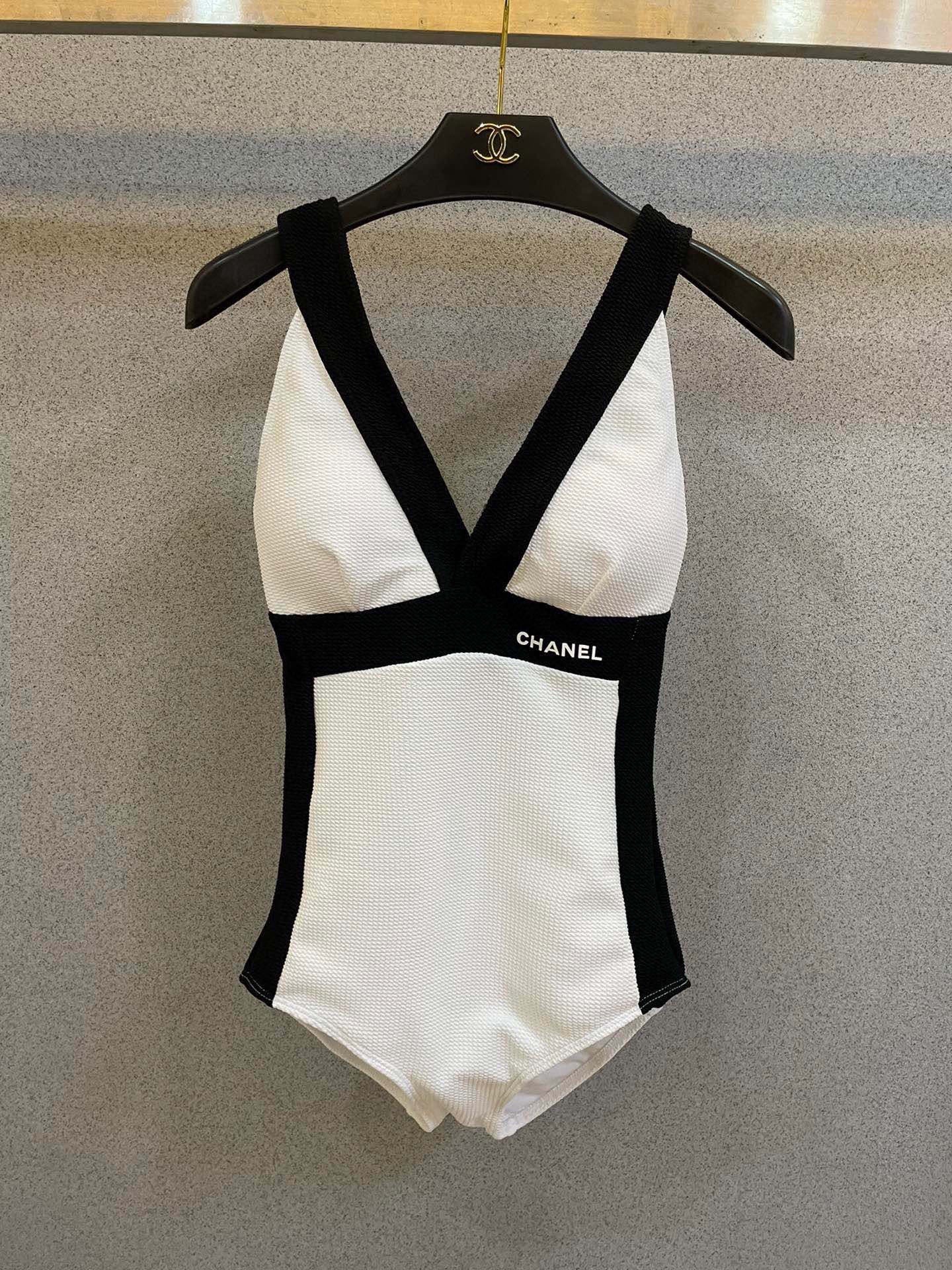 C 25 Black and White One-piece Swimsuit