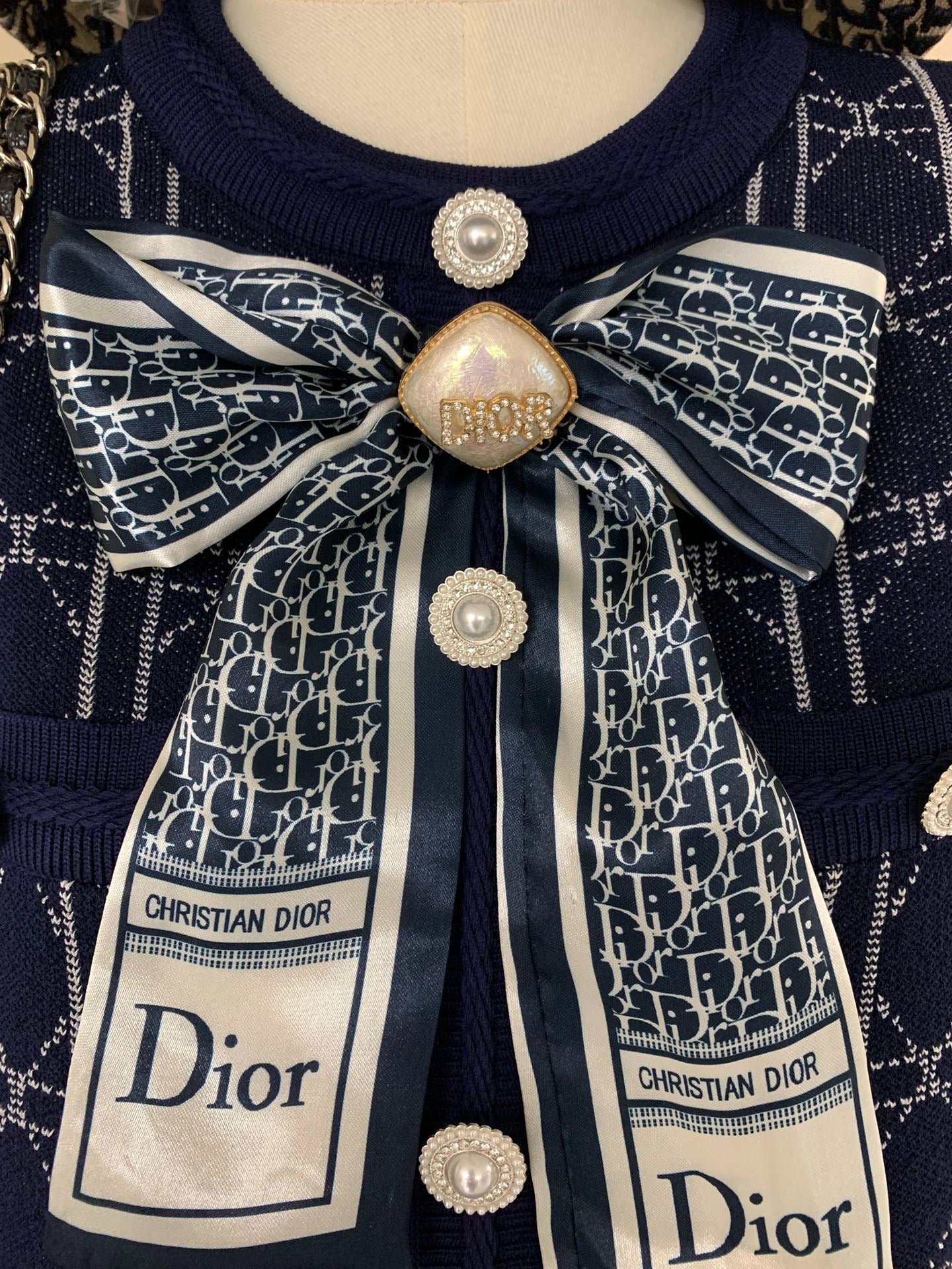 D 25 Bow Tie Knit Vest
