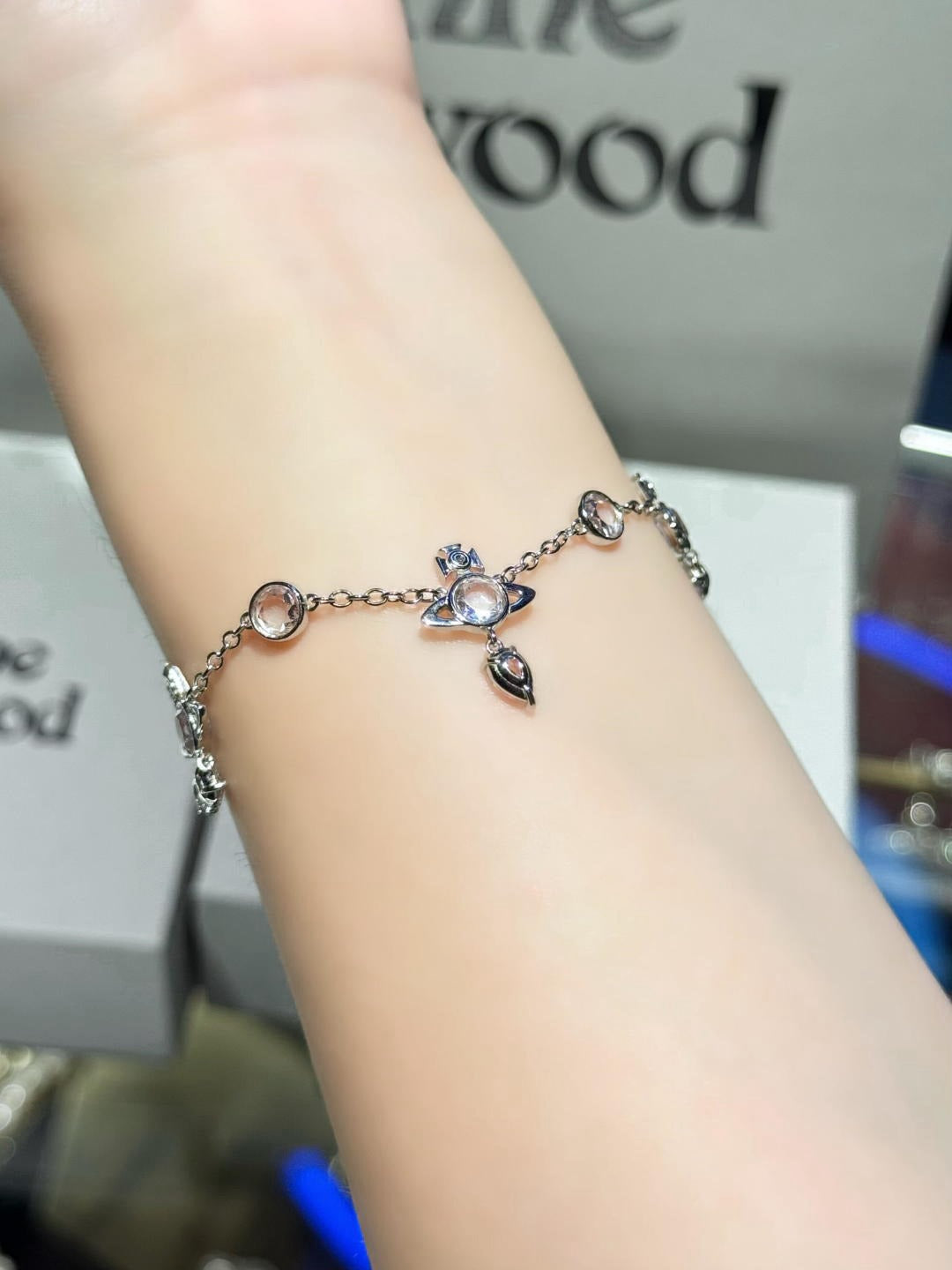 Vivian, bracelet.