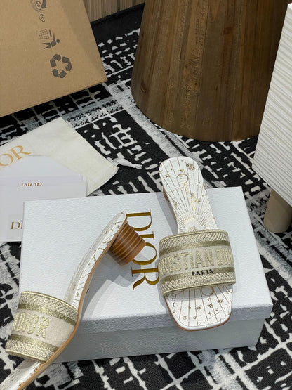 D 25 Spring/Summer New Embroidery Slippers