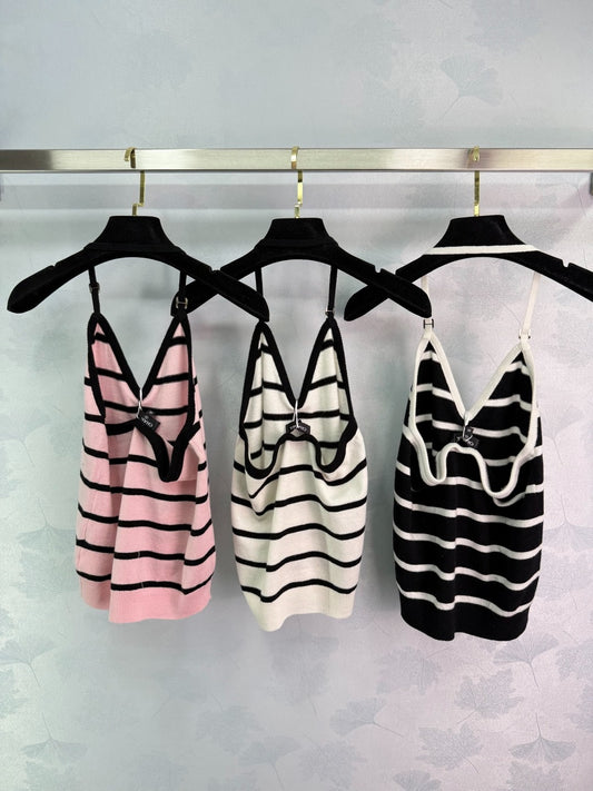 c 25s new product! Colorblocked Stripe Hanging Neck Knit Tank Top