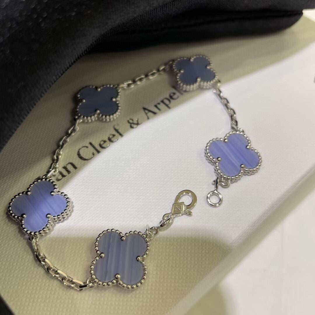 Four-leaf clover, amethyst, five-flower bracelet.