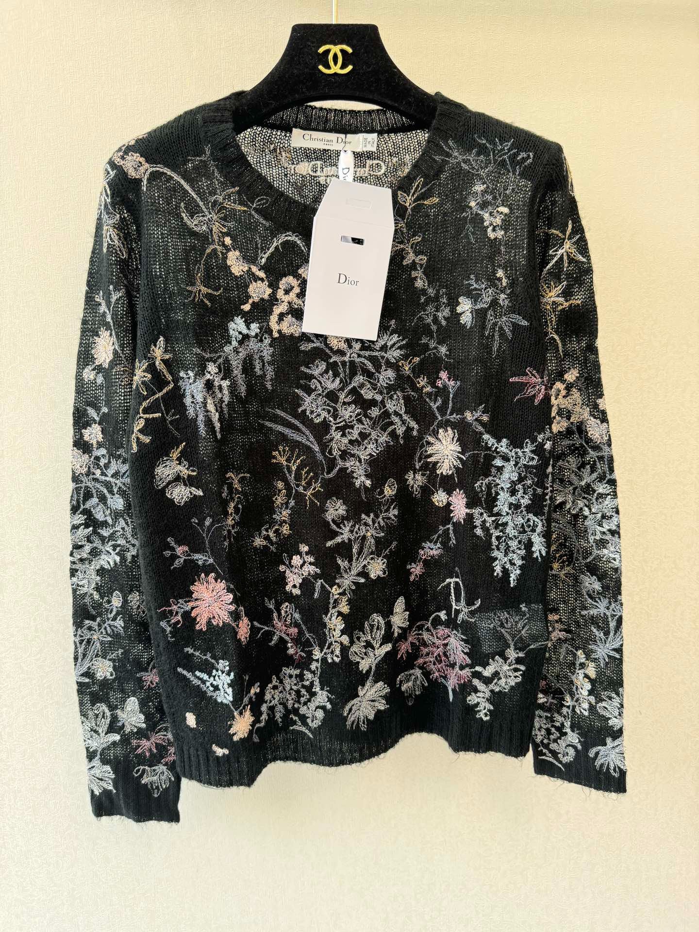 D 25 All-over embroidery Round neck, long sleeves(BLAKC/WHITE)