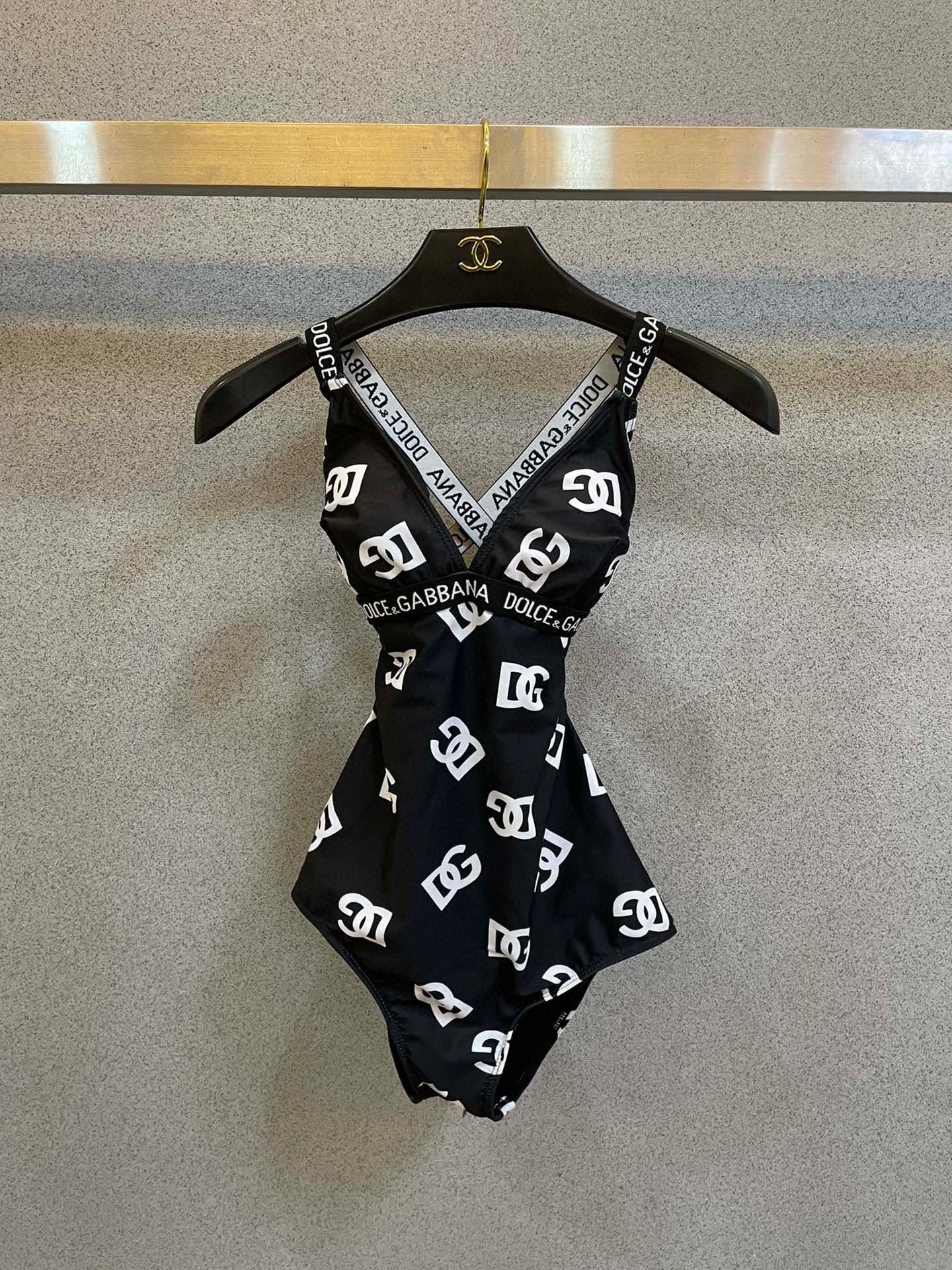DO 25 New Letters Print One-piece Swimsuit
