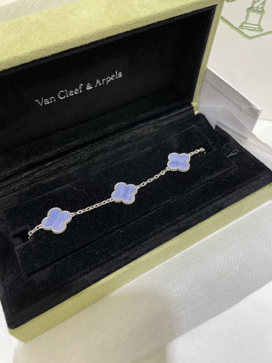 Four-leaf clover, amethyst, five-flower bracelet.
