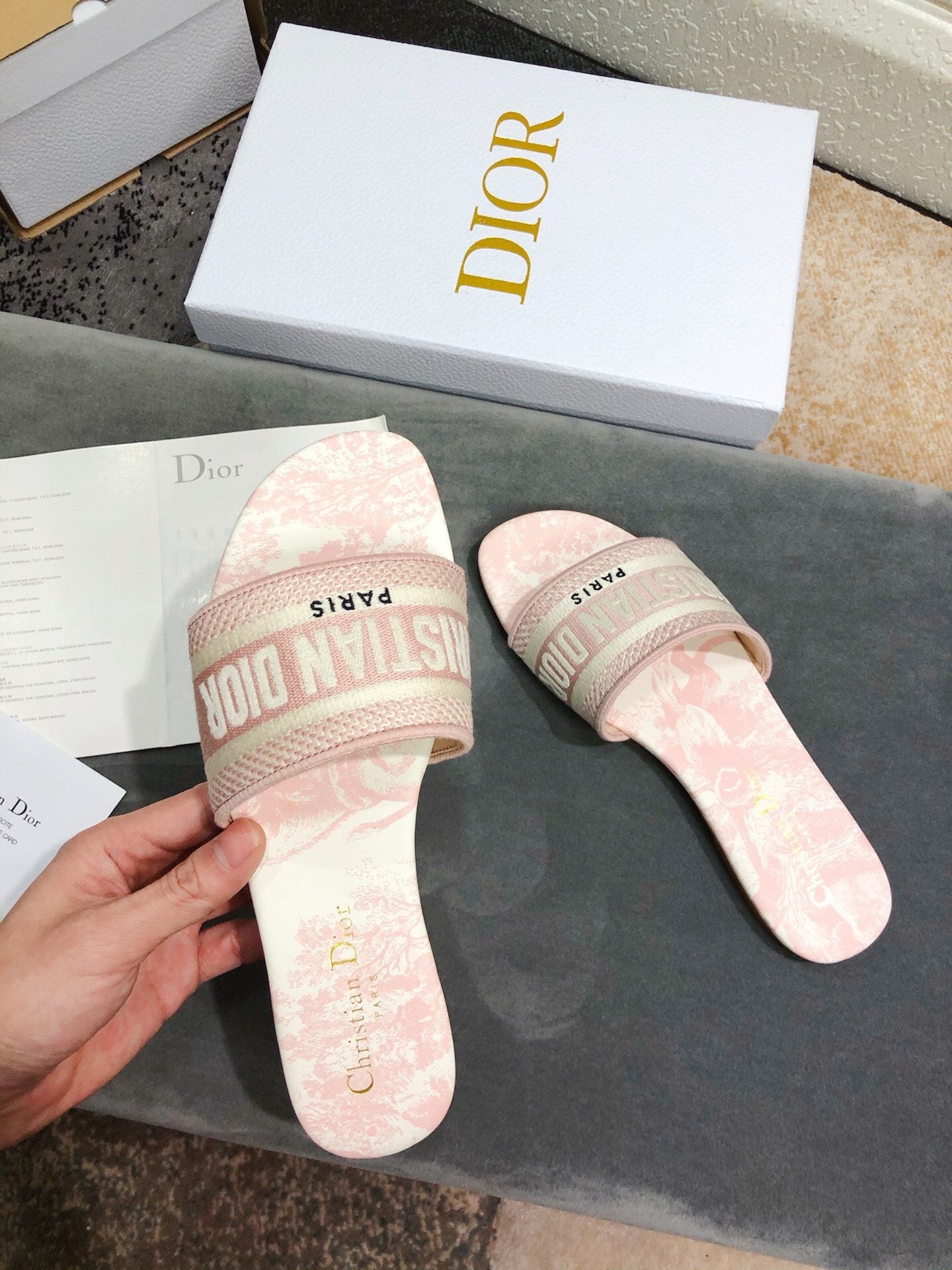 D 25 Spring/Summer New Embroidery Slippers