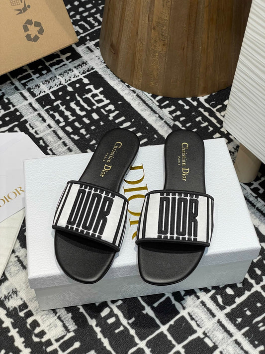 D 25 Spring/Summer New Embroidery Slippers
