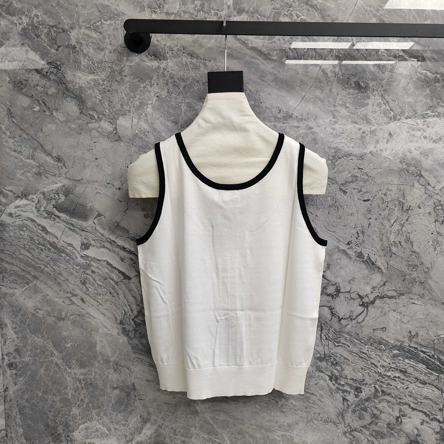 C 25 Black and White Color Clash Bow Knit Vest