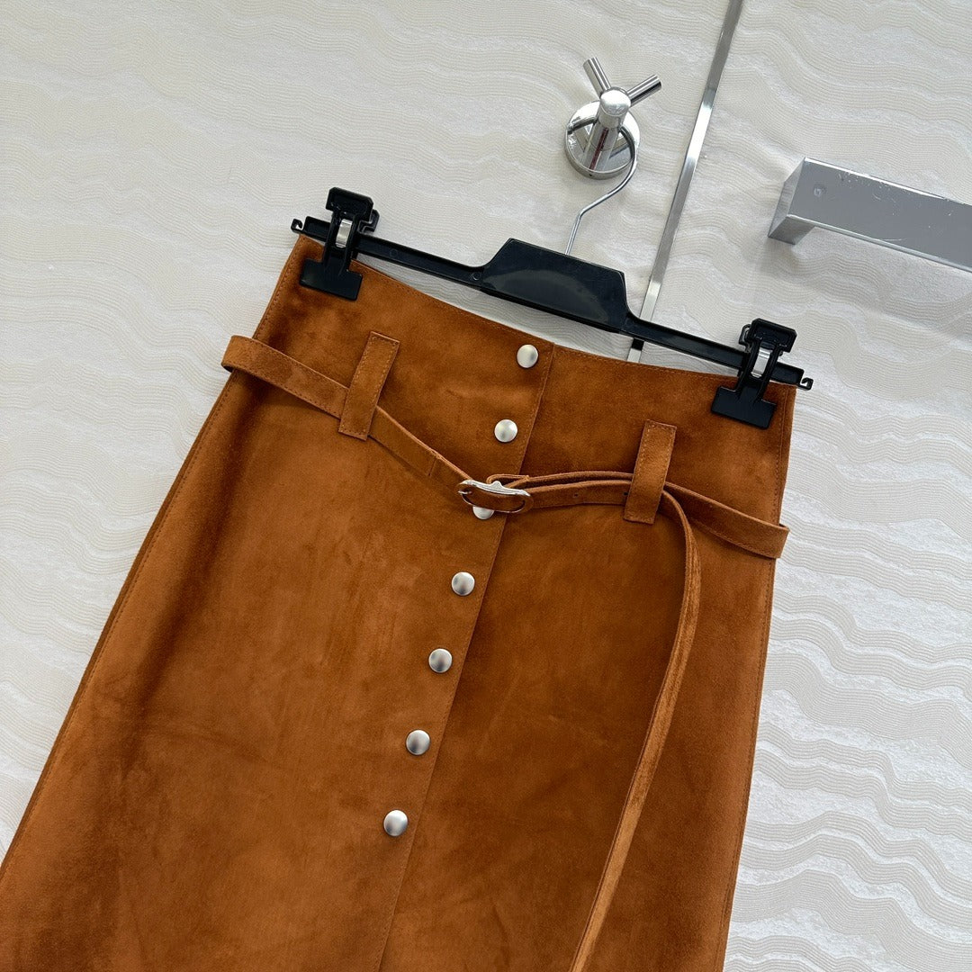 P 25 Fashionable lambskin skirt