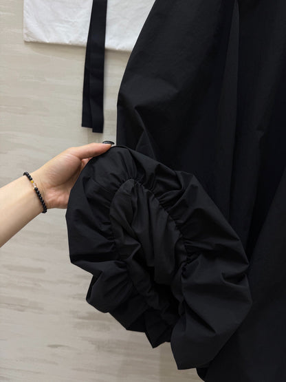 C 25 Medieval Flower Pod Half Skirt (Black & White)