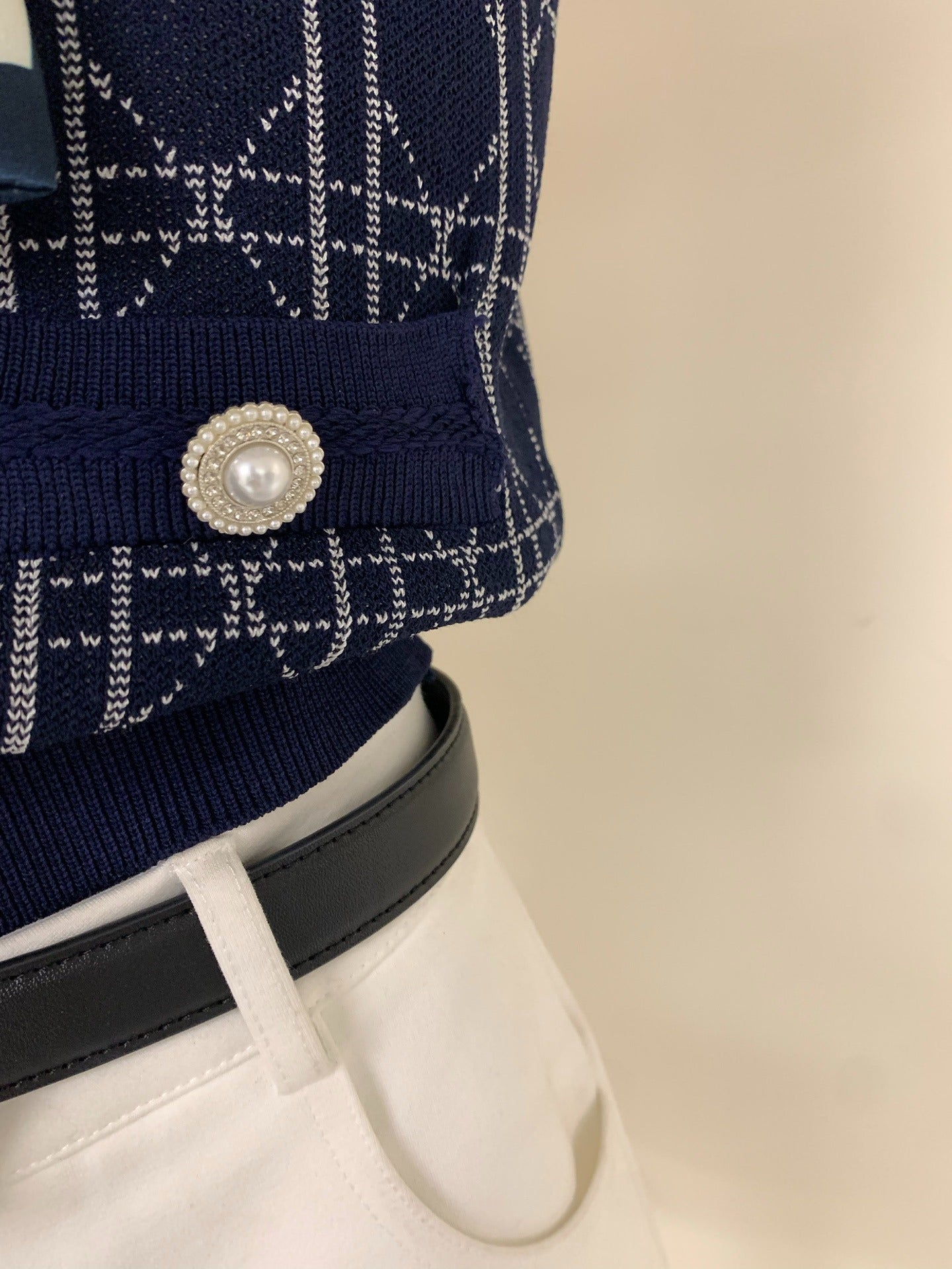 D 25 Bow Tie Knit Vest
