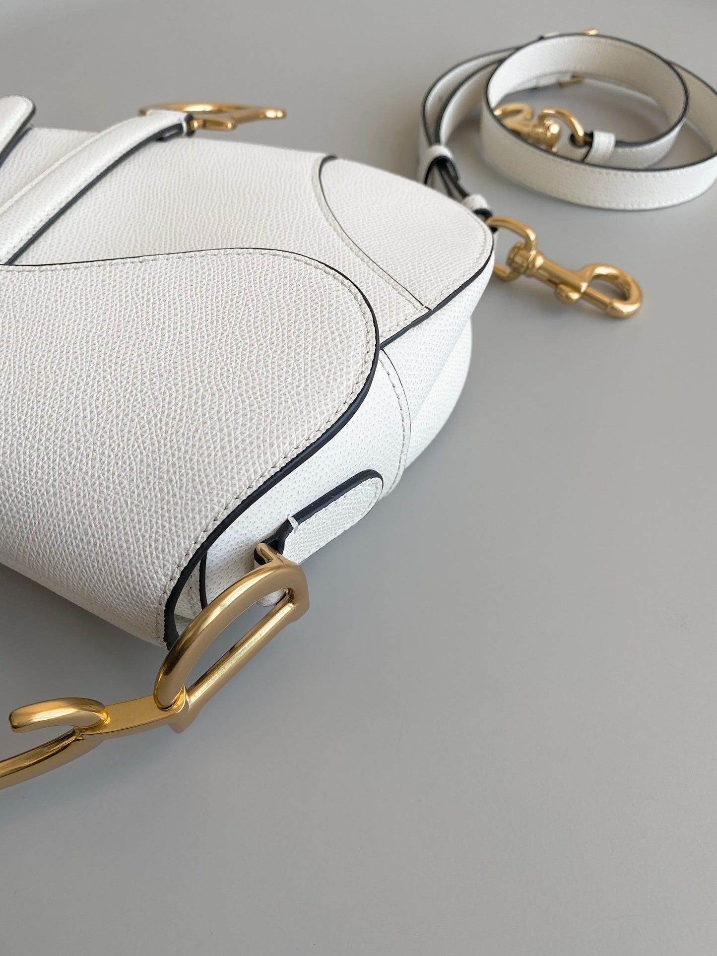 D 25 Palm print white large 𝗦𝗮𝗱𝗱𝗹𝗲 Classic saddle bag (with shoulder strap)