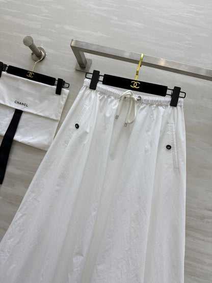 C 25 Medieval Flower Pod Half Skirt (Black & White)