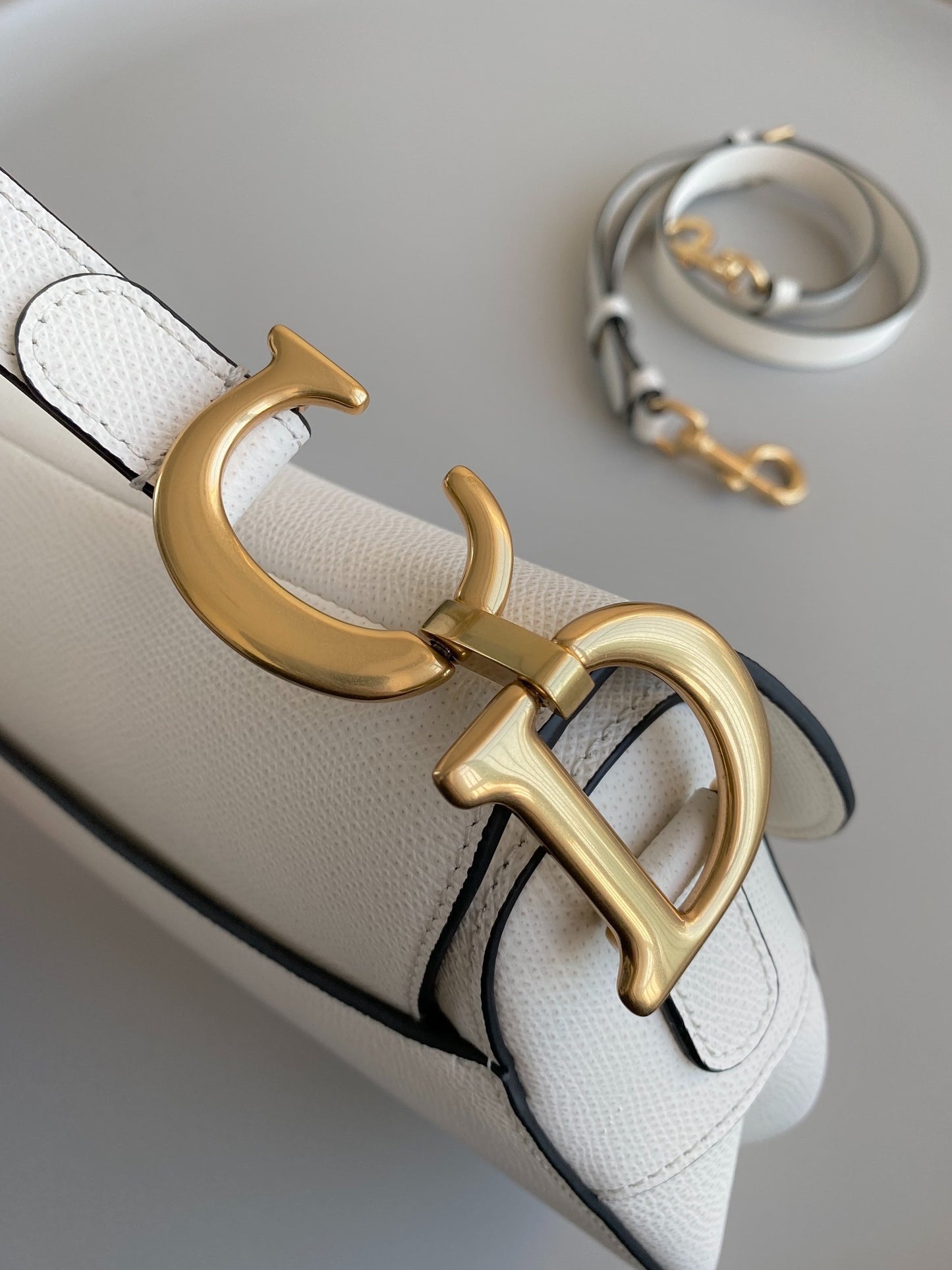 D 25 Palm print white large 𝗦𝗮𝗱𝗱𝗹𝗲 Classic saddle bag (with shoulder strap)