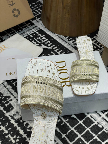 D 25 Spring/Summer New Embroidery Slippers