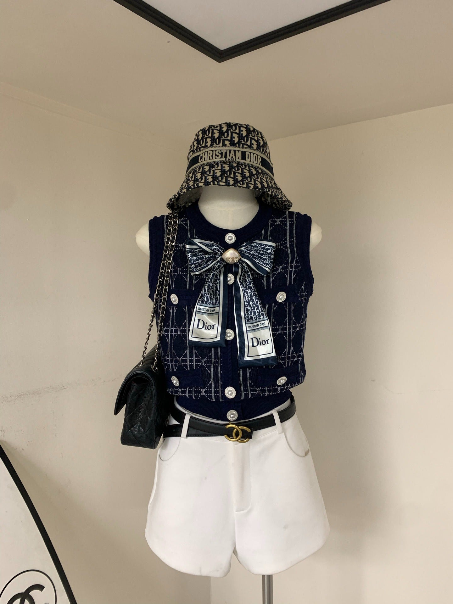D 25 Bow Tie Knit Vest