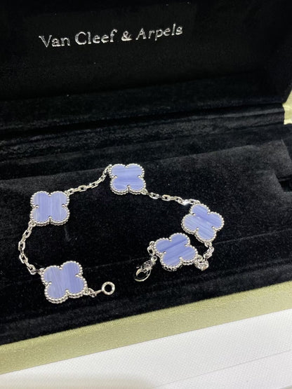Four-leaf clover, amethyst, five-flower bracelet.