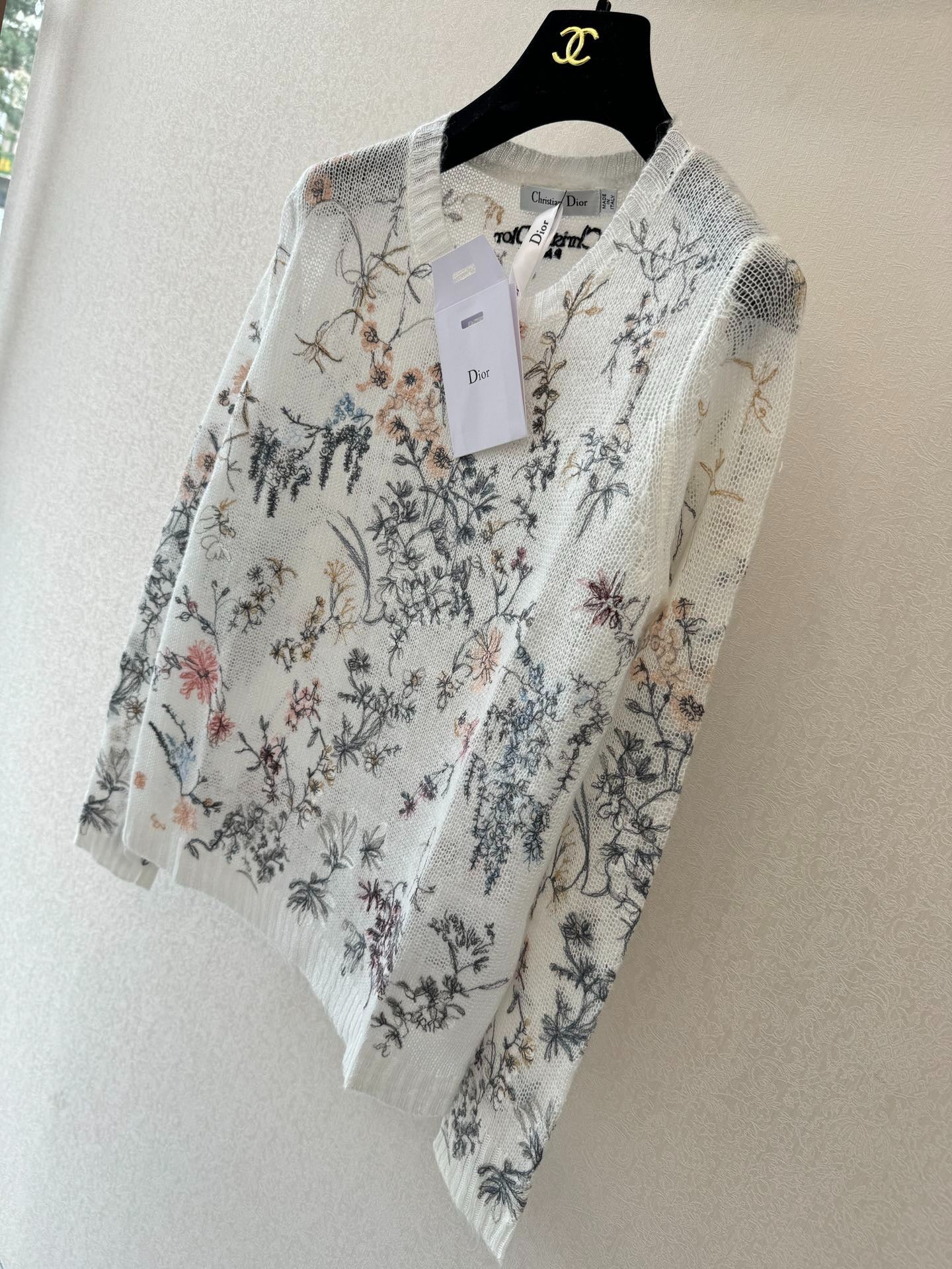 D 25 All-over embroidery Round neck, long sleeves(BLAKC/WHITE)
