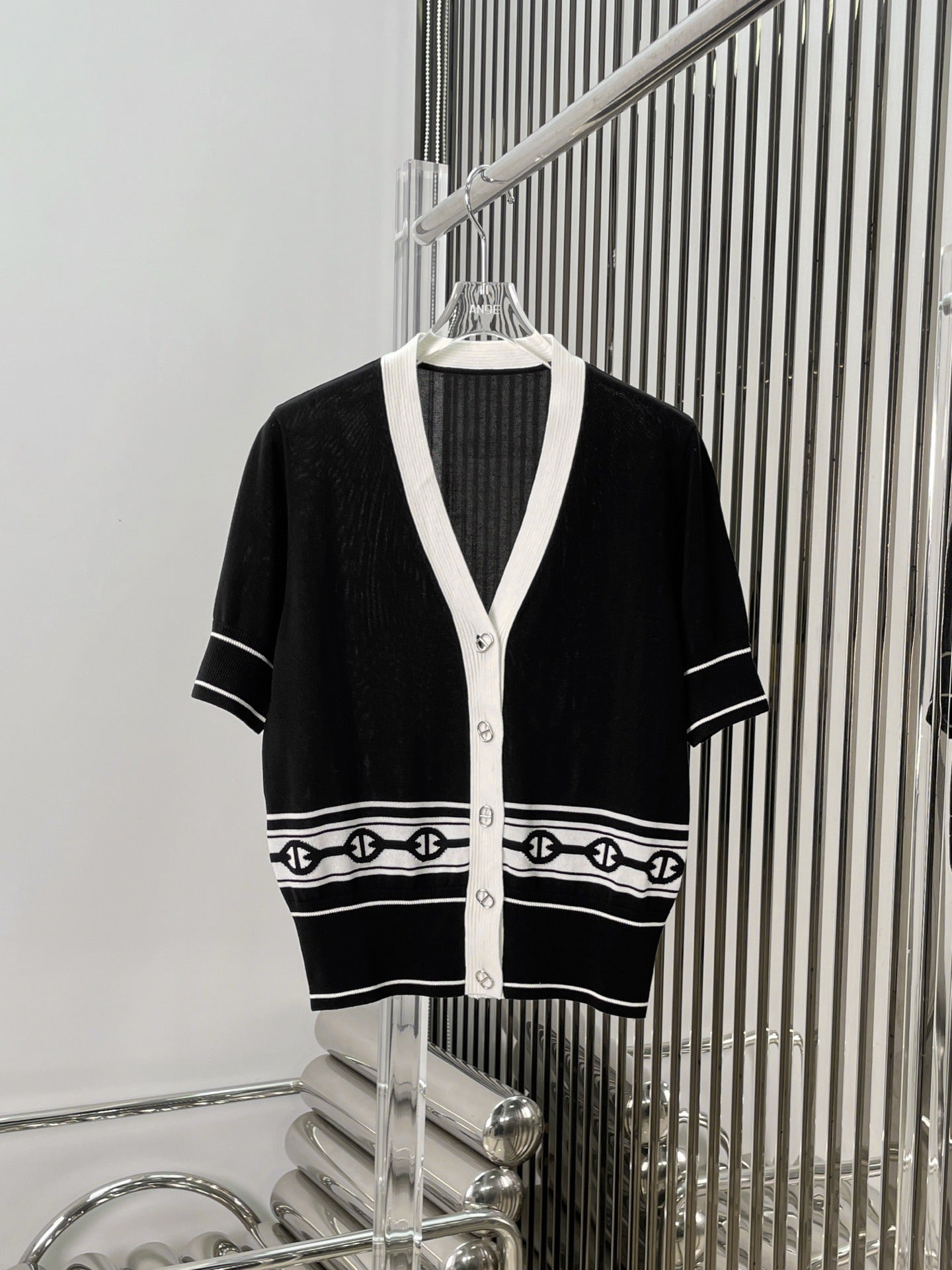 Cardigan en tricot jacquard à manches courtes et col en V H 25 