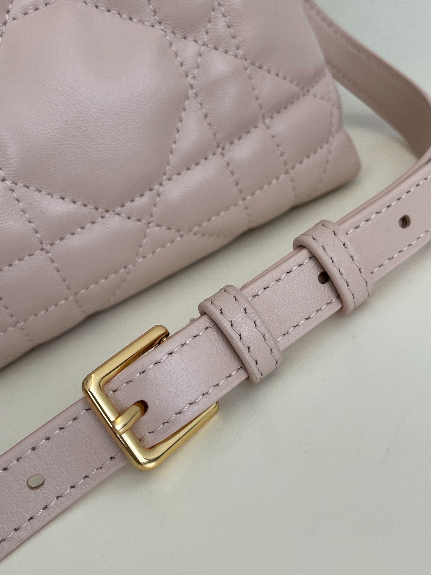 D 25 caro Bucket bag