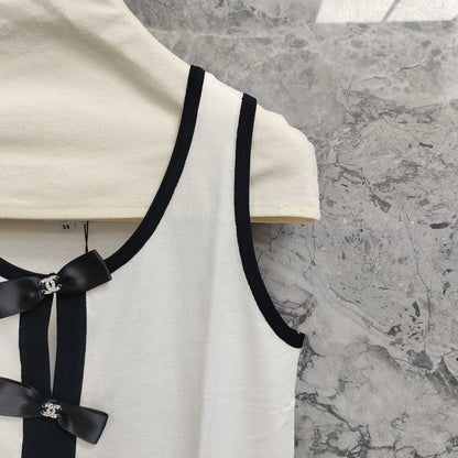 C 25 Black and White Color Clash Bow Knit Vest