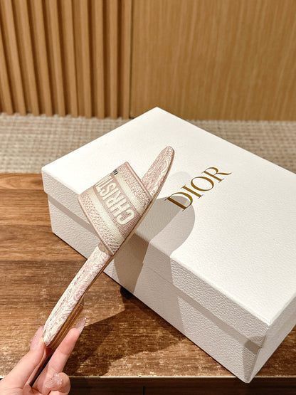 D 25 Spring/Summer New Embroidery Slippers
