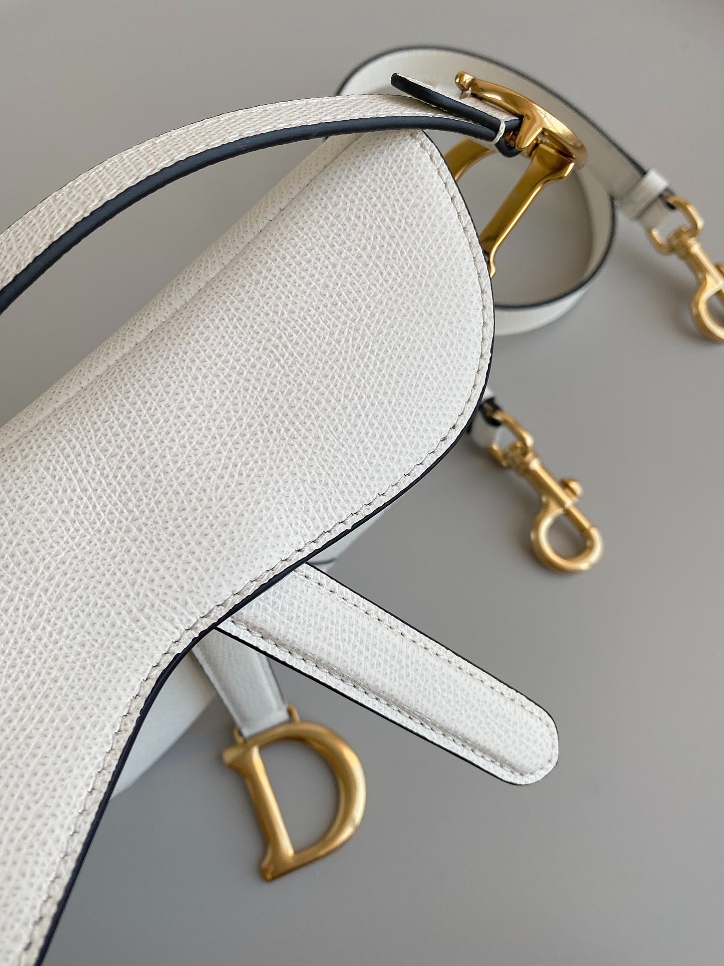 D 25 Palm Print White Small 𝗦𝗮𝗱𝗱𝗹 Classic Saddle Bag with Shoulder Strap