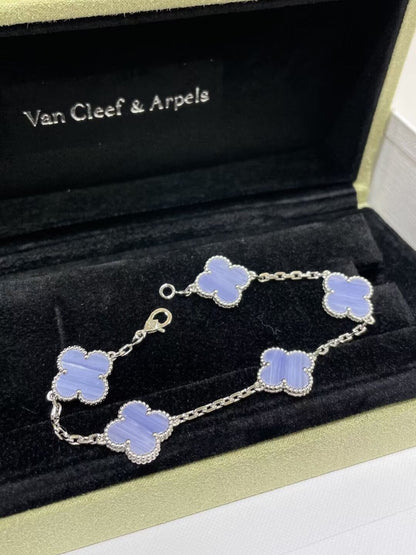 Four-leaf clover, amethyst, five-flower bracelet.