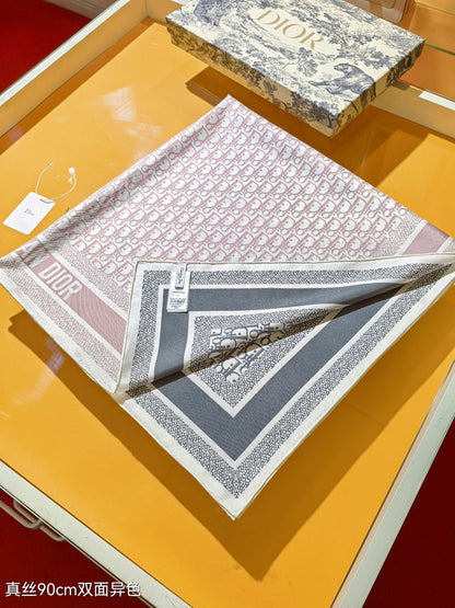 D 25 Double-sided, full-printed silk scarf
