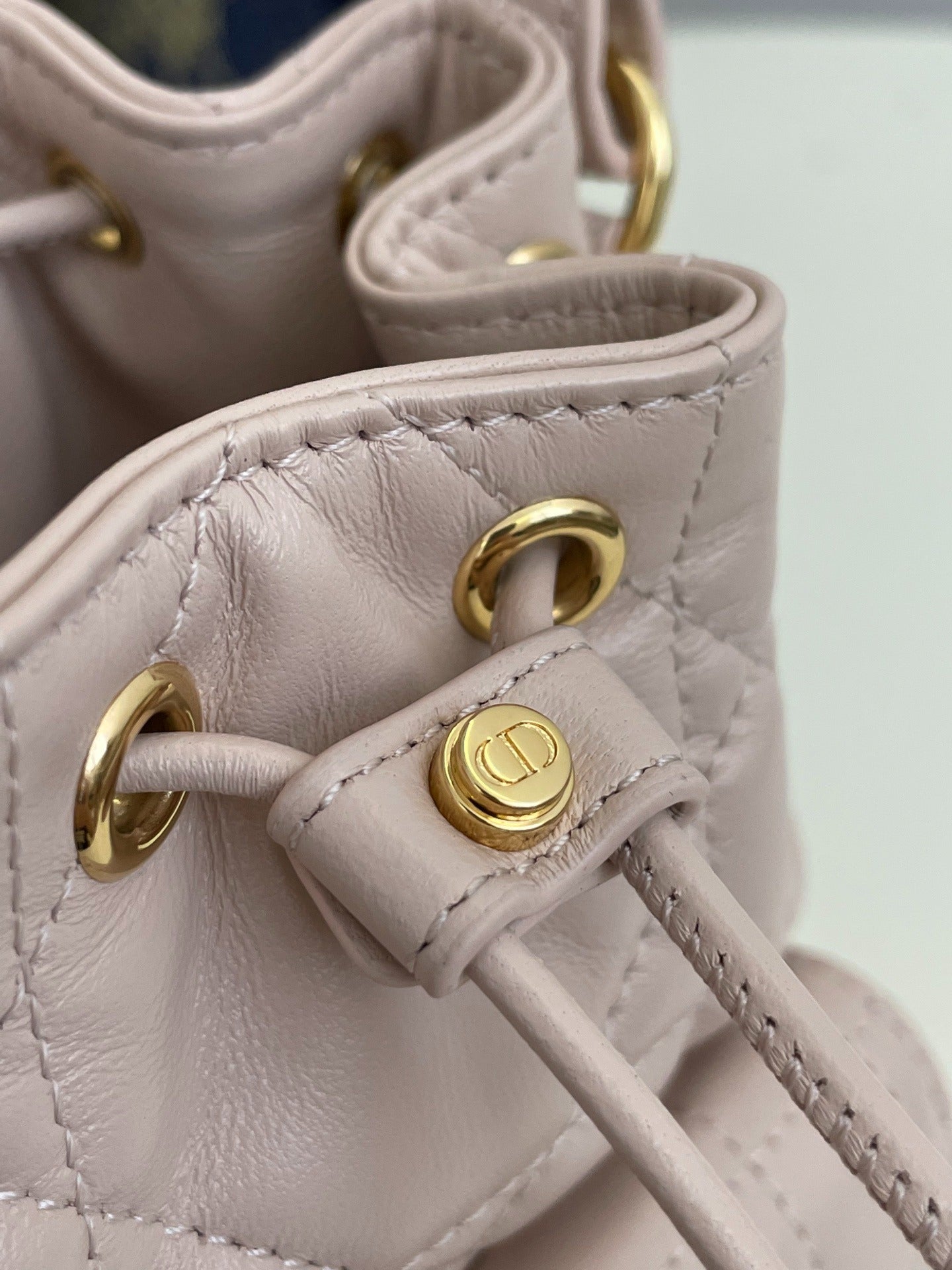 D 25 caro Bucket bag