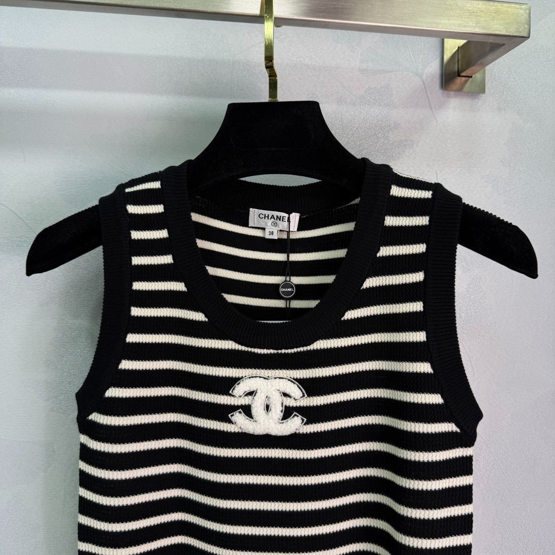 C 25 Striped knit undershirt