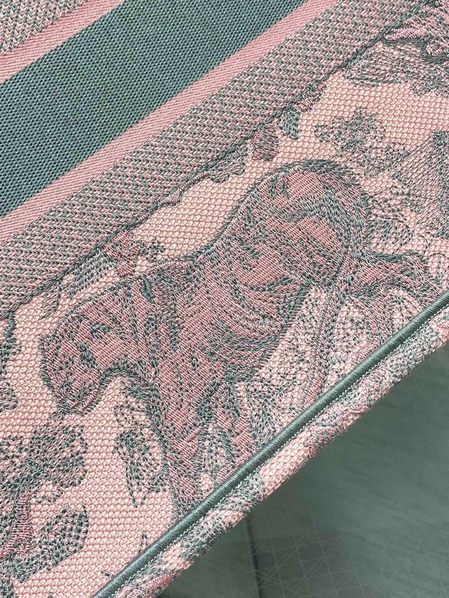 D 25 Tote Jungle Animal Embroidery Ruyi Gray Pink Bag