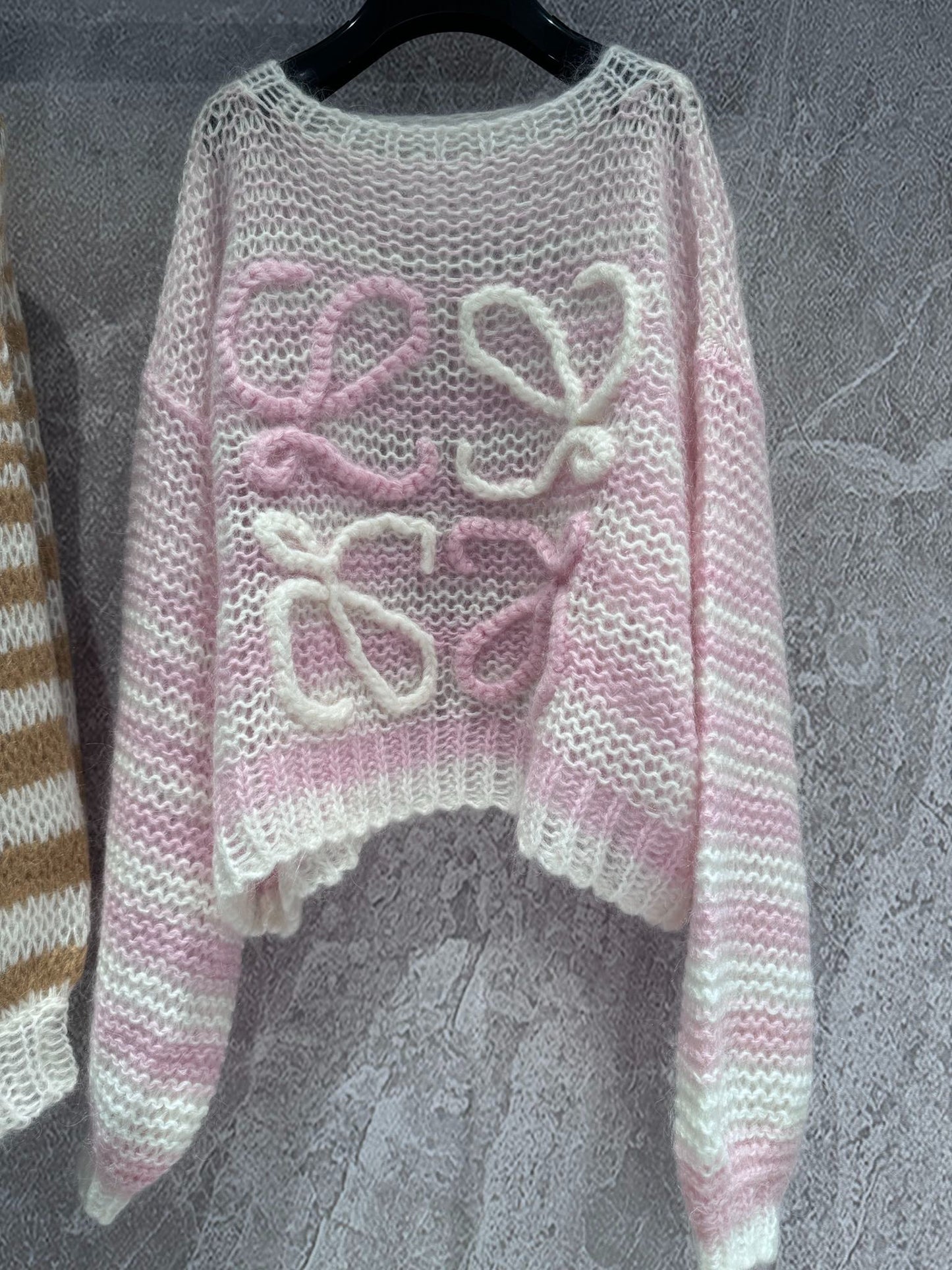 LO 25 Pink mohair sweater