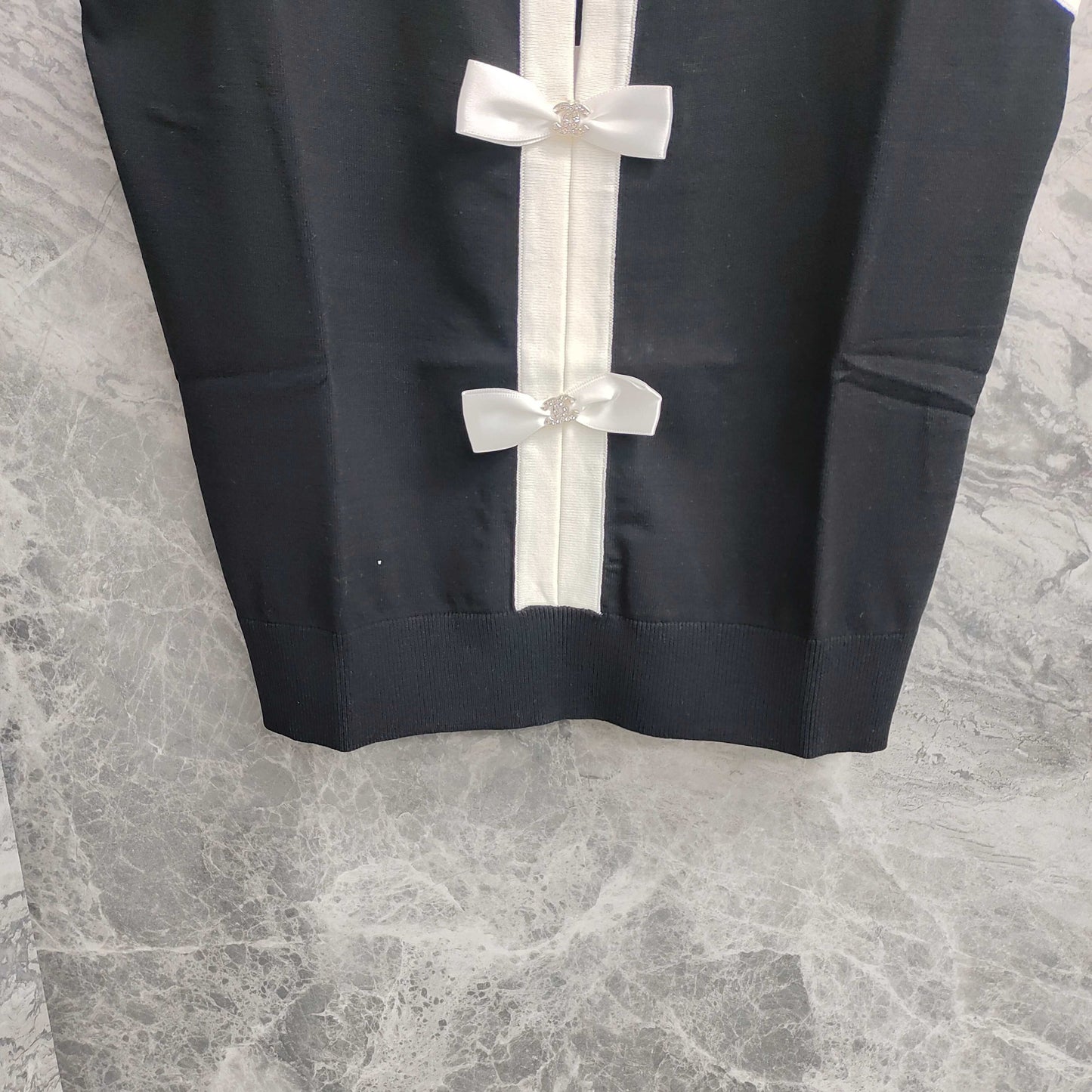 C 25 Black and White Color Clash Bow Knit Vest