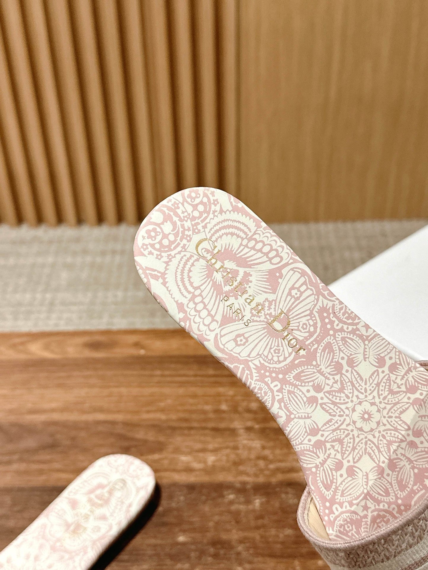 D 25 Spring/Summer New Embroidery Slippers