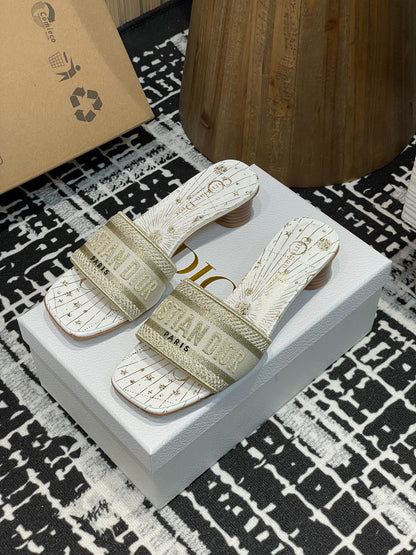 D 25 Spring/Summer New Embroidery Slippers